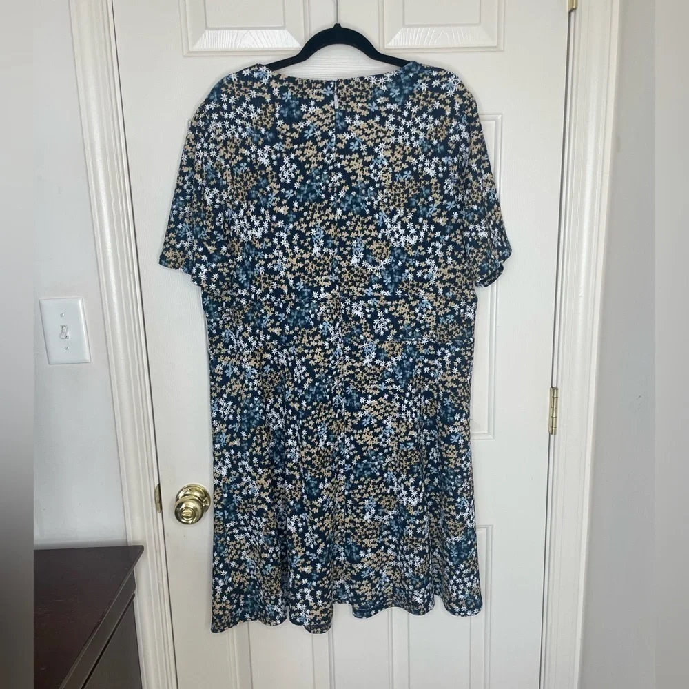 Michael Kors Floral Print Short Sleeve Dress Navy Blue Tan White Daisy Pattern